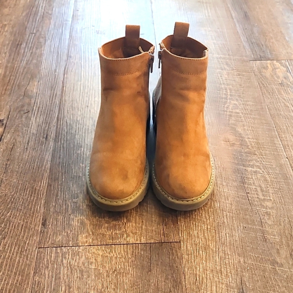 Cliffs brown boots